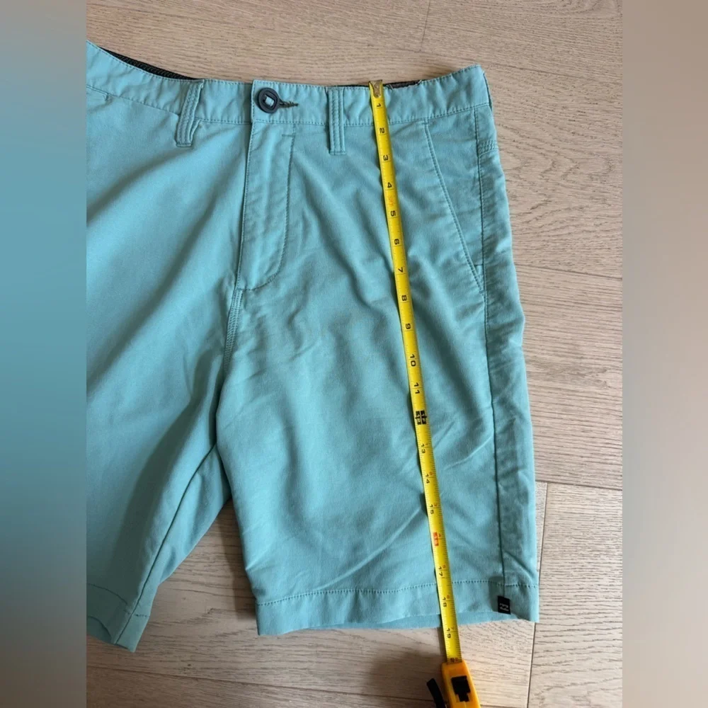 Men’s Billabong performance shorts size 30, teal color